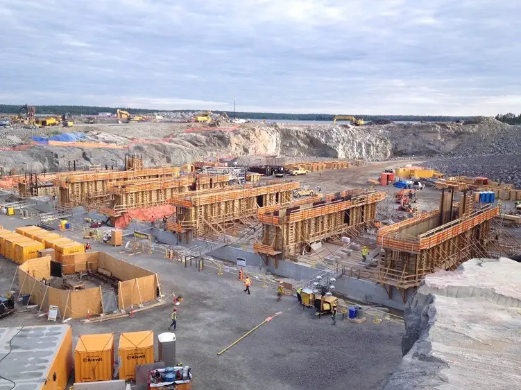 Spillway replacement construction at Pointe du Bois